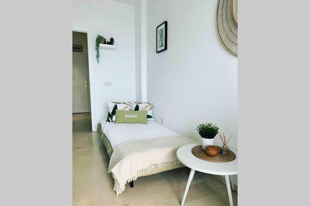 Amazing Frontline Sea Views Studio Apartment Castillo Del Vigia Торремолінос Екстер'єр фото